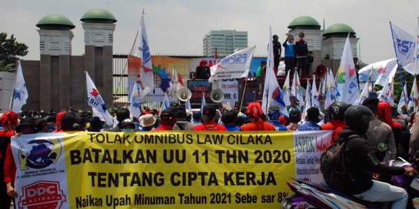 Demo Tolak Omnibus Law