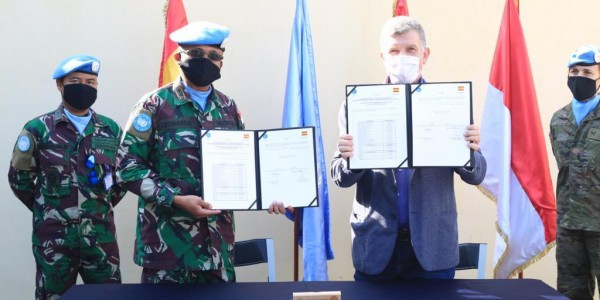 Satgas Indobatt Konga XXIII-N/UNIFIL Fasilitasi Bantuan ke Warga Frun Lebanon Selatan
