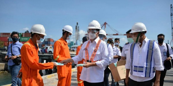 Blusukan ke Labuan Bajo, Menhub Pelototi Prokes