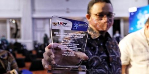 Usai Diperiksa Polda Metro Jaya, Gubernur Anies Malah Raih Penghargaan