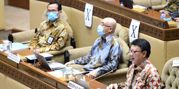 Menpan RB Raker Dengan Komisi II DPR