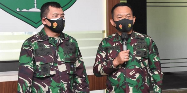 Kapuspen TNI : Penurunan Baliho HRS Didukung Panglima TNI