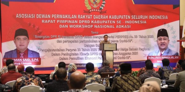 Kemendagri Ingatkan Jangan Buat Peraturan yang Bebankan Masyarakat