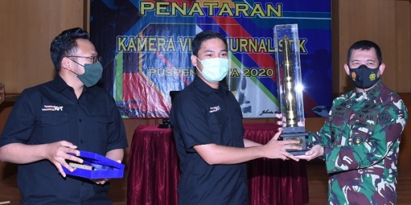 Kapuspen TNI Tutup Penataran Kamera Video Jurnalistik