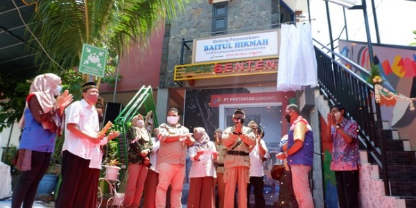 PT Pertamina Lubricants Bangun Perpustakaan Bersama Warga dan Dukung UMKM Kampung Markisa di Gresik