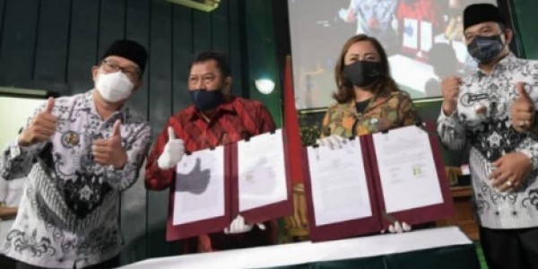 Di Hari Guru, Ridwan Kamil Sediakan Rumah Murah