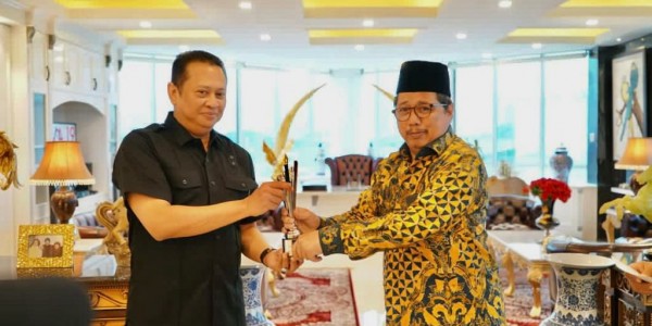 Bamsoet Raih Penghargaan Best Institution Leader