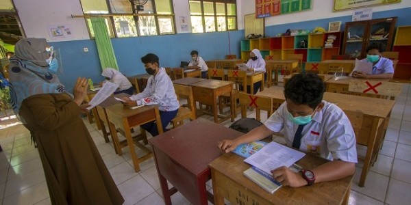Melalui Kemendikbud, Pemerintah Salurkan Bantuan Subsidi Upah bagi Tenaga Pendidik Non-PNS