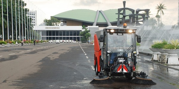 Mobil Penyapu Jalan Otomatis