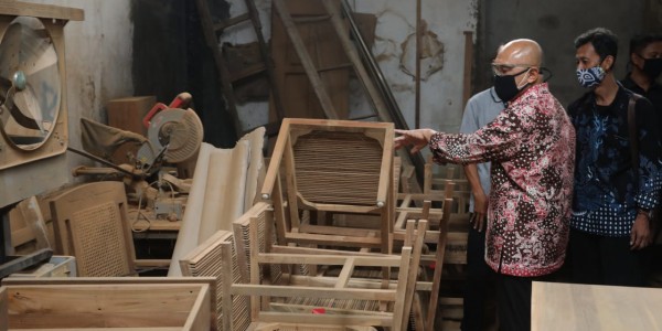 Factory Sharing Solusi UMKM Atasi Masalah Bahan Baku dan Teknologi