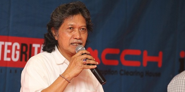 Cak Nun Usul Jokowi dan Habib Rizieq Dialog Empat Mata