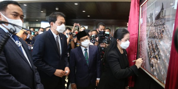 Puan Maharani Apresiasi Pameran Foto 'Parlemen New Normal'