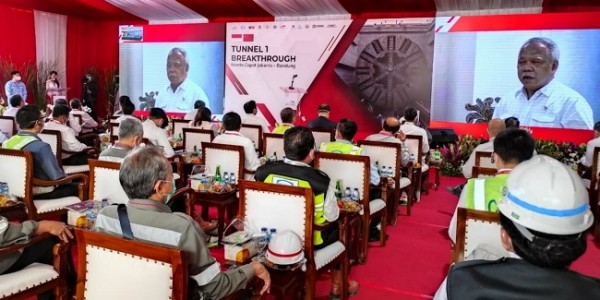 Menteri Basuki Apresiasi Keberhasilan Tembusnya Terowongan 1 Kereta Cepat Jakarta – Bandung