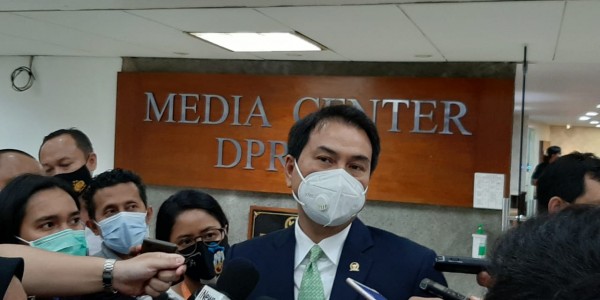 Libur Akhir Tahun, DPR Minta Pemerintah Tindak Tegas Pelanggar Prokes