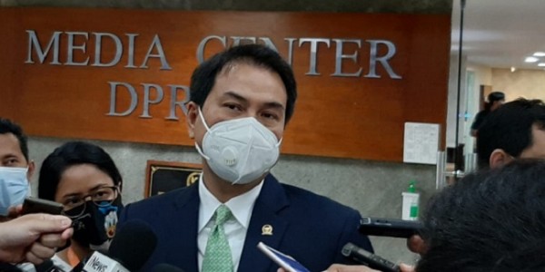 Azis Syamsuddin Sebut Langkah Jokowi Gratiskan Vaksin Sudah Tepat