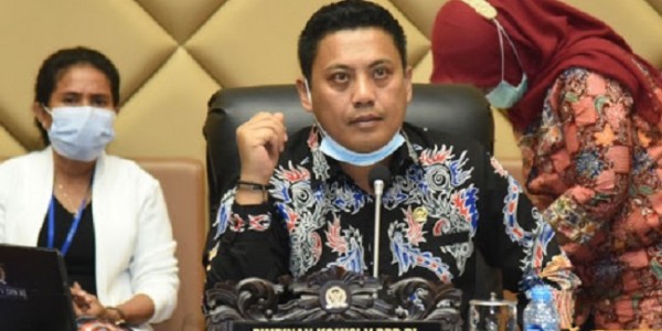 Antrean Tes Covid-19 Di Bandara Soetta Membeludak, Begini Kata Anggota DPR