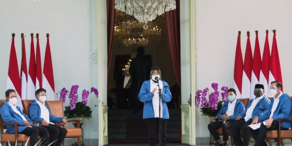 Risma dan Sandi Dinilai Kembalikan Popularitas Kabinet yang Terpuruk Akibat Korupsi
