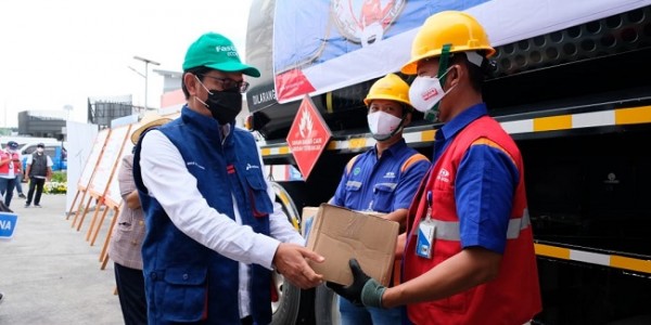 Komisaris dan Direktur Pertamina Tinjau Satgas Naru, Pastikan Layanan Tol Trans Jawa Berjalan dan Serahkan Bantuan TJSL