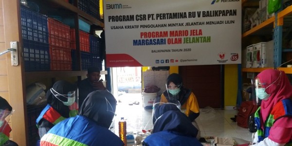Pertamina Latih Warga Manfaatkan Minyak Jelantah Menjadi Lilin