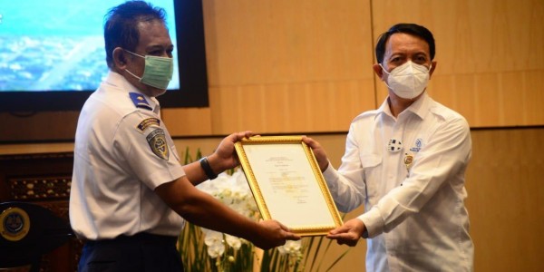 Kemenhub Serahkan Sertifikat Tipe Pesawat N219 ke PT DI