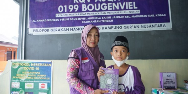 RQV Indonesia Salurkan Ratusan Alquran Hafalan di Kalimantan Tengah