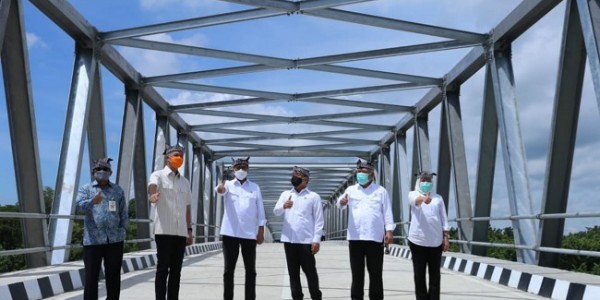 Tiga Menteri Resmikan Jembatan Terusan Bojonegoro-Blora