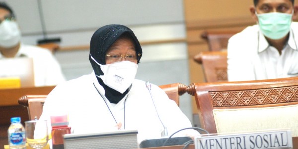 Mensos Risma Raker Pertama Di DPR