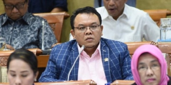 DPR Dukung Opsi Vaksinasi Mandiri, tapi Ada Catatan
