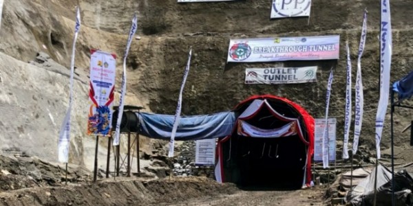 Konstruksi Capai 32 Persen, PUPR Lakukan Breakthrough Tunnel Pengelak Bendungan di Buleleng