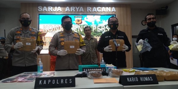 Miliki Narkoba Gathan Saleh Hilabi Resmi Ditahan Di Rutan Mapolres Purwakarta 