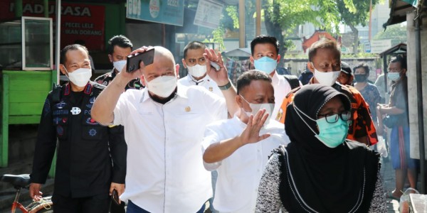 Warga Desa Borong Mobil, Ketua DPD RI Ingatkan Pentingnya Kelola Keuangan