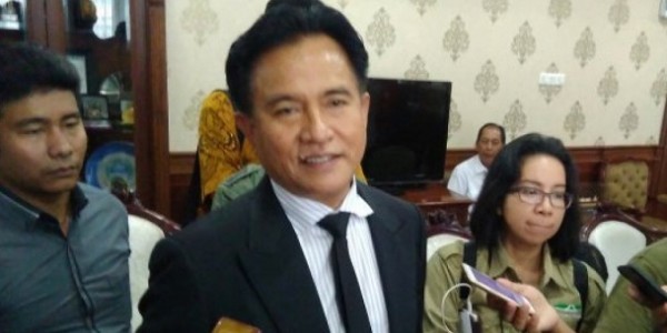 Yusril: Presiden Harus Terbitkan Perpres Baru yang Hilangkan Ketentuan Tentang Miras