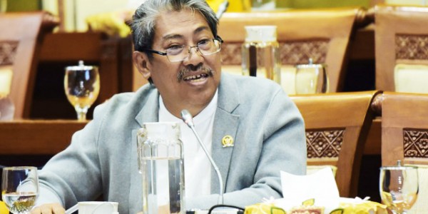 DPR: Pemerintah Harus Permudah Izin Penggunaan EBT