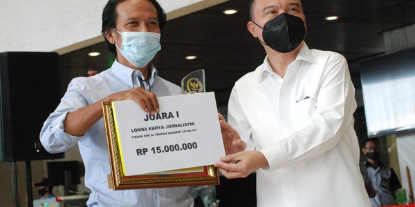 Juara Lomba Karya Jurnalistik KWP Pertama