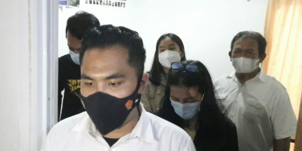 Polisi Tangkap Penyuntik Filler Payudara Palsu di Tangsel