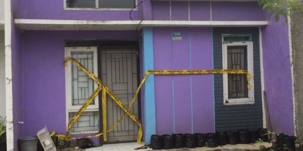 Geledah Rumah di Karawang, Densus Sita Dua Dus Buku Paham Radikalisme