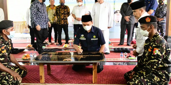Menteri BUMN, Kepala BPH Migas dan Dirut Pertamina Resmikan Pertashop Milik Pesantren di Cilacap