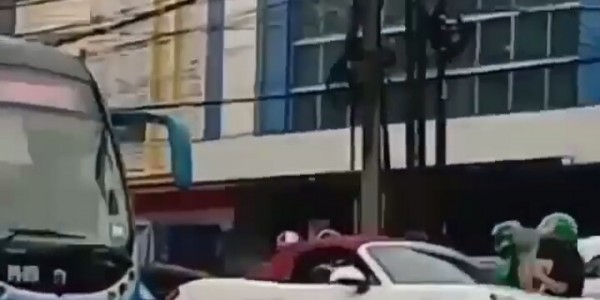 Polisi Selidiki Identitas Pengemudi Porsche yang Halangi Busway di Gandaria