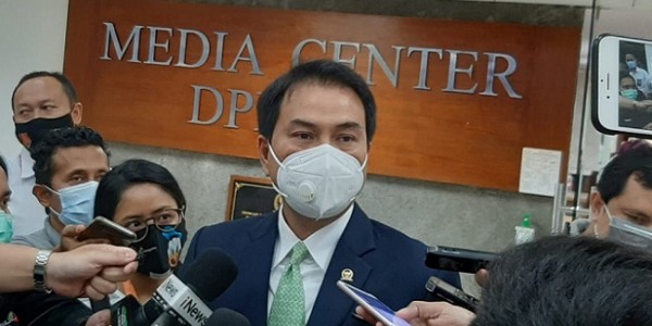 Azis Syamsuddin Disebut Kenal Penyidik KPK Stepanus Robin dari Ajudannya