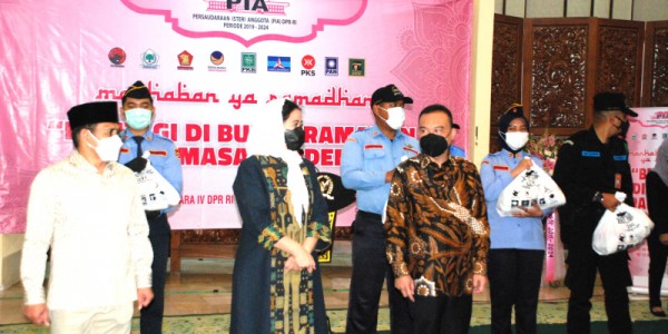 PIA Peduli Berbagi Pada Ramadan