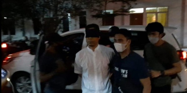 Pengamat Sebut Arogansi Polisi Tampak Pada Video Penangkapan Munarman
