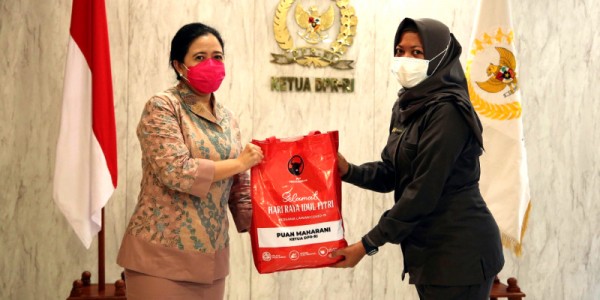 Ketua DPR Puan Maharani Salurkan Bantuan Sembako