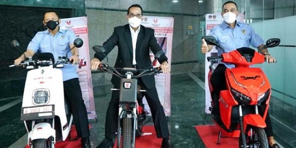 Bamsoet: IMI dan Kemenhub Sepakat Sosialisasikan Buku Panduan Keselamatan dalam Berkendara