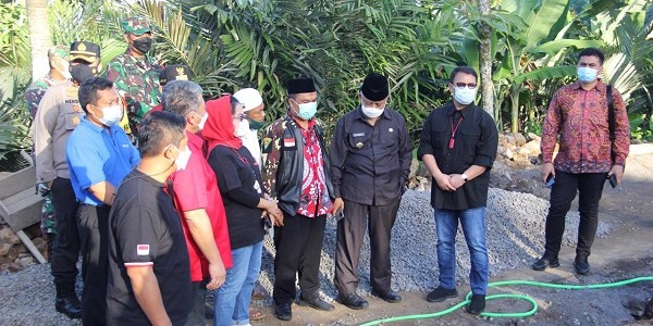 Ahmad Basarah Kunjungi Masjid dan Gereja Hancur Akibat Gempa di Malang