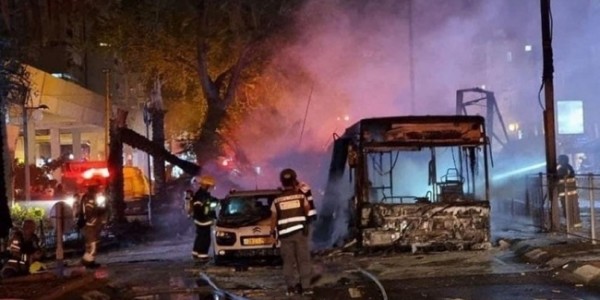 Takut Jadi Sasaran Rudal Palestina, Warga Tel Aviv Berbondong-bondong Selamatkan Diri