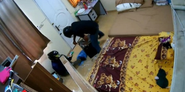 Komplotan Pencuri Terekam CCTV Gasak Rp 500 Juta di Rumah Mewah di Jelambar