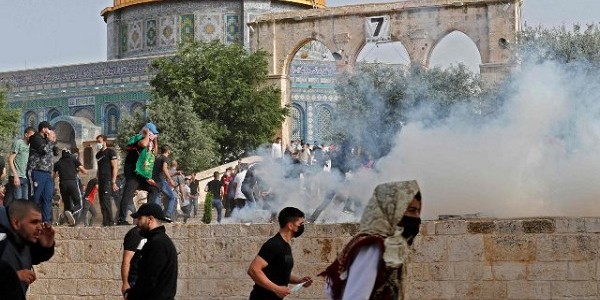 Baru Aja Genjatan Senjata, Warga Palestina Di Masjid Al Aqsa Kembali Diserang Polisi Israel 