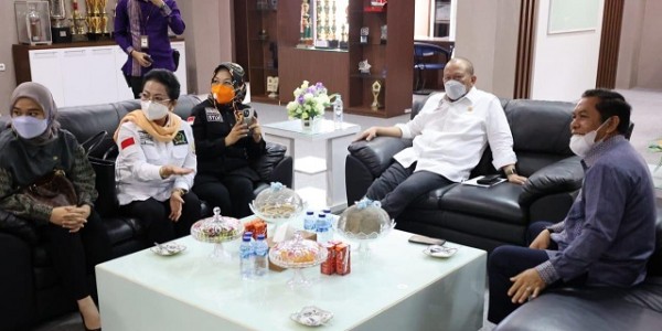 Ketua DPD RI Kunjungi Sidrap, Wabup Curhat Hibah 27 Ton Kurma Tertahan di Surabaya 