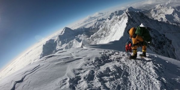 Luar Biasa, Pendaki Tunanetra Asal China Berhasil Taklukkan Gunung Everest