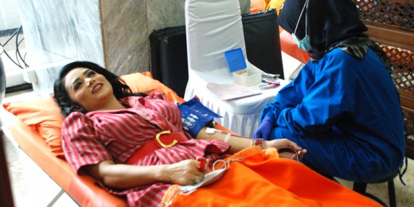 Krisdayanti Donor Darah Kemanusian
